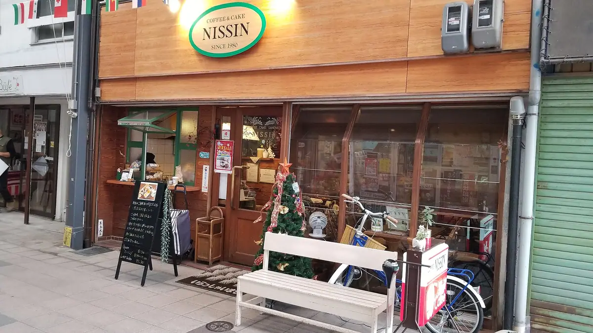 Artisan Bakery bakes